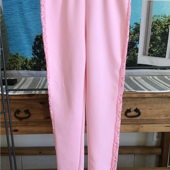 Pink pantsuit.Cold shoulder lace accent. - Picture 7 of 8